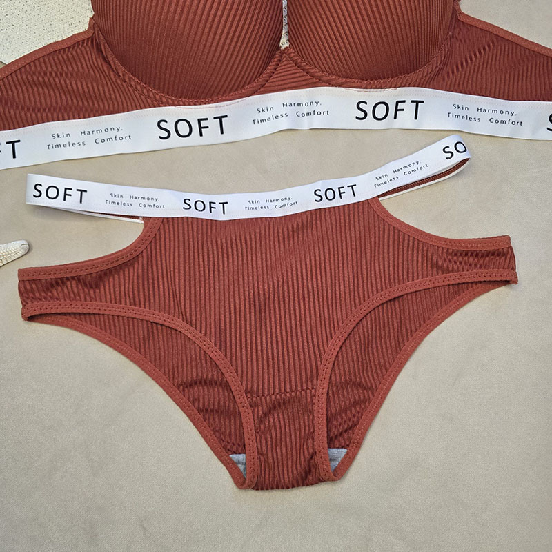 ست سوتین و شورت مدل Soft با کش پهن ساتن