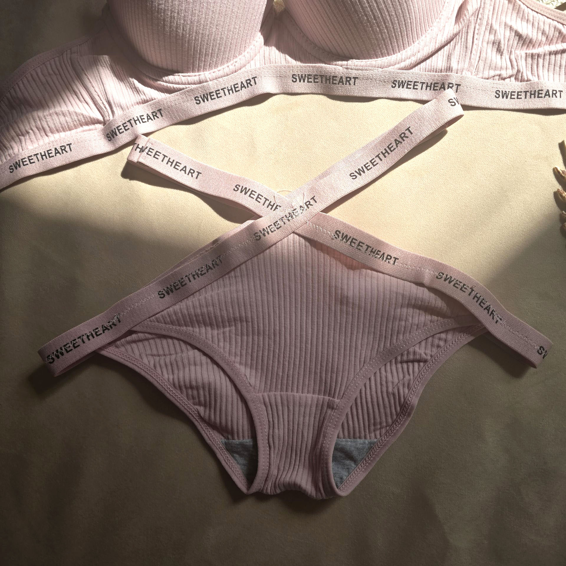 ست لباس زیر زنانه Sweetheart مدل کبریتی با شورت کش ضربدری