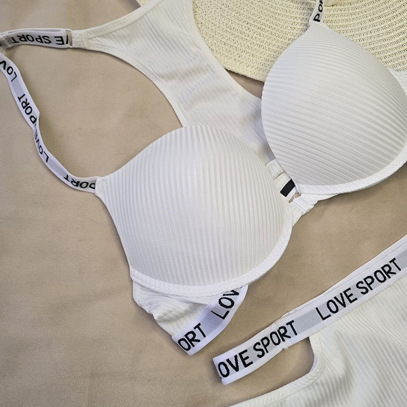 ست لباس زیر زنانه Love Sport با طراحی پشت قهرمانی و جلو بازشو