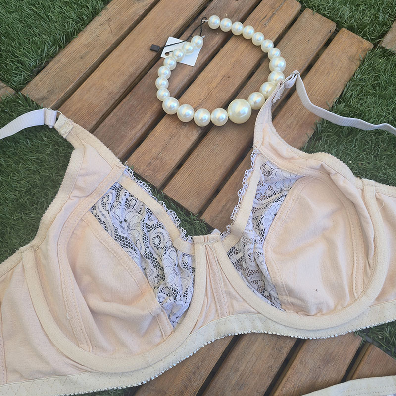 yeninchi-satin-lace-bra-panty-set-cream-grey-mahyasecret